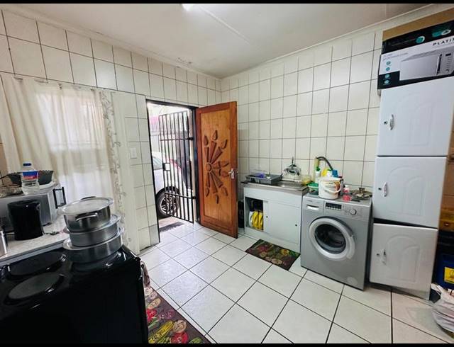 8 BEDROOM HOUSE FOR SALE IN LENASIA SOUTH